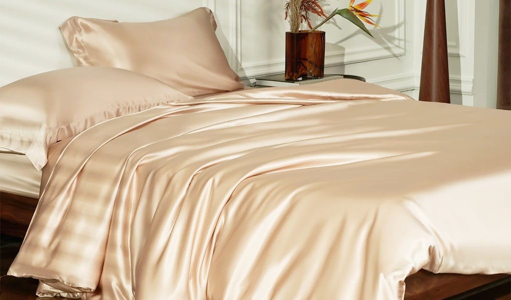 silk bedding reduces sleep wrinkles