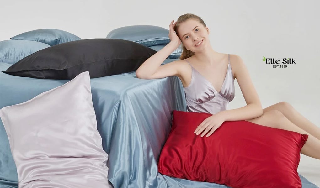 silk pillowcase prevents hair damage